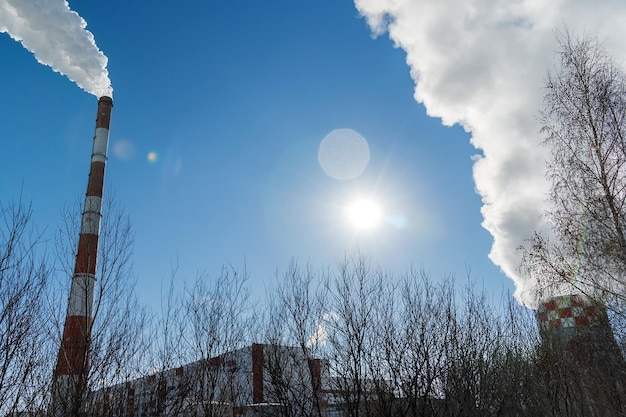 Co wywołuje efekt cieplarniany i jak wpływa na nasze otoczenie?