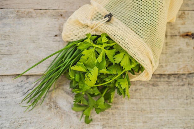 Do czego wykorzystać natkę pietruszki 15g w codziennej kuchni?