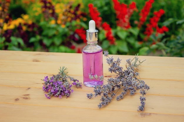 Jak działa hydrolat z kwiatów lawendy 100ml na skórę?