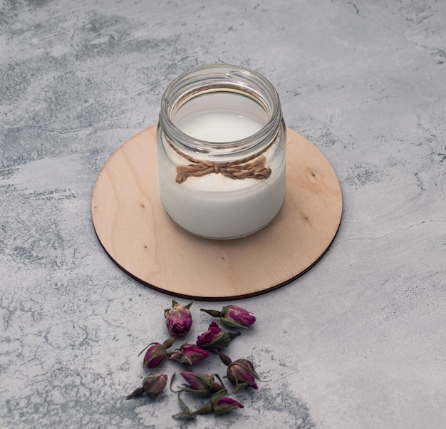 Jak swieca sojowa szarlotka 300ml może odmienić atmosferę w domu?