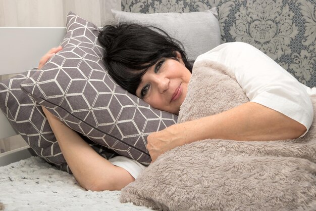 Jaka poduszka na bolący kark sprawdzi się podczas snu?