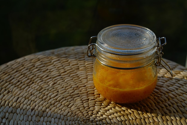 Jakie właściwości wyróżniają miód mniszkowy 400g?