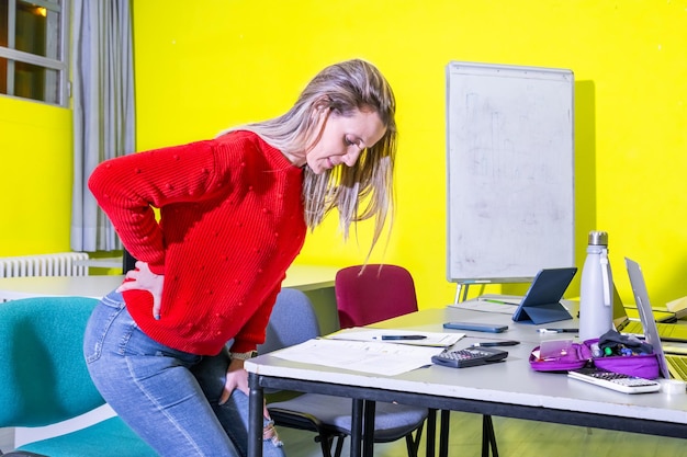 Jak leczyć bóle kręgosłupa w domowych warunkach?