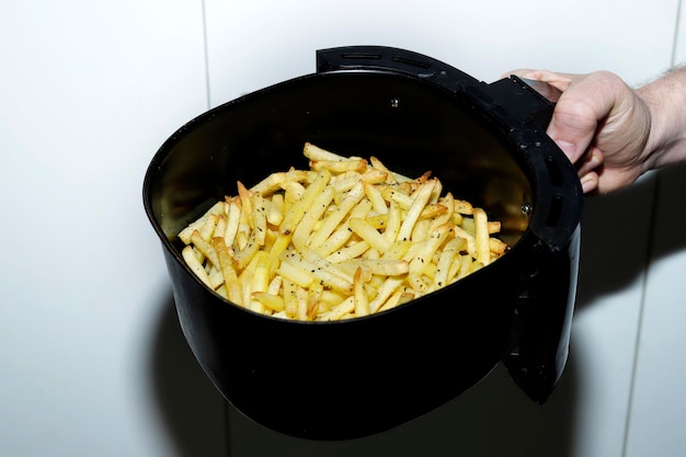 Jak upiec frytki bez oleju w domowych warunkach?