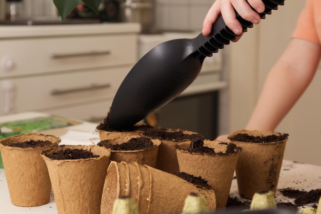 Jak zrobić pojemnik na kompost w ogrodzie?