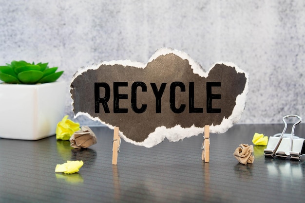 Które odpady nie ulegają biodegradacji i dlaczego są problemem?