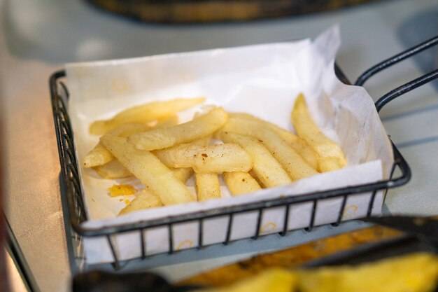 Jak zrobić frytki belgijskie w piekarniku aby były chrupiące?