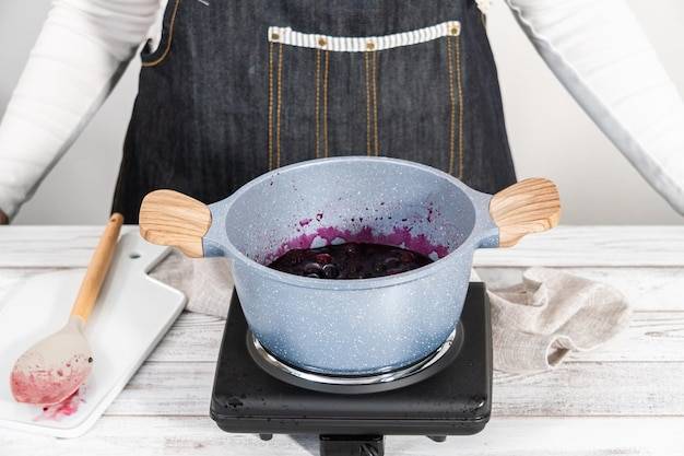 Jak zrobić wino z winogron ciemnych z drożdżami w domowych warunkach?