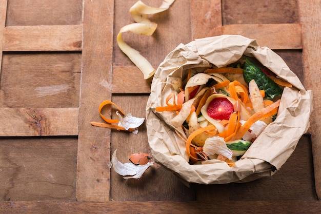 Co wrzucamy do pojemnika bio podczas codziennego segregowania odpadów?