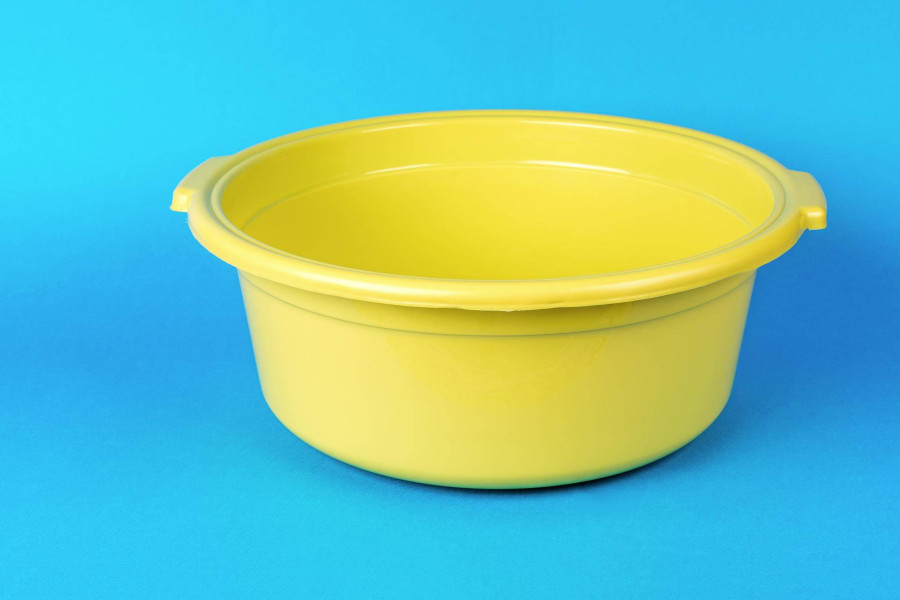 Jaki kolor ma pojemnik na plastik i gdzie go znaleźć?