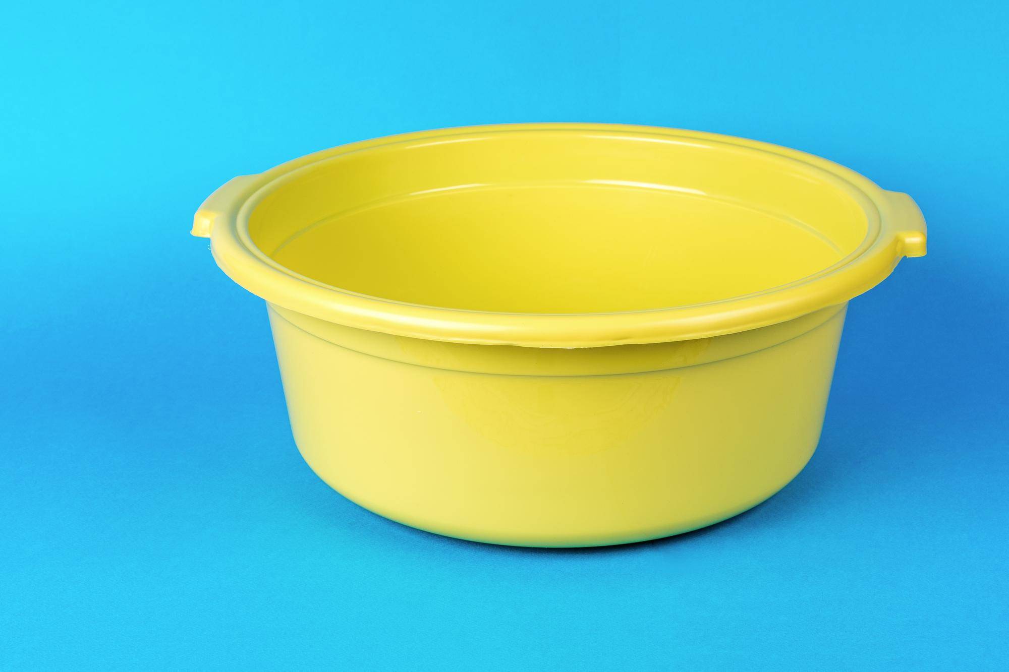 Jaki kolor ma pojemnik na plastik i gdzie go znaleźć?