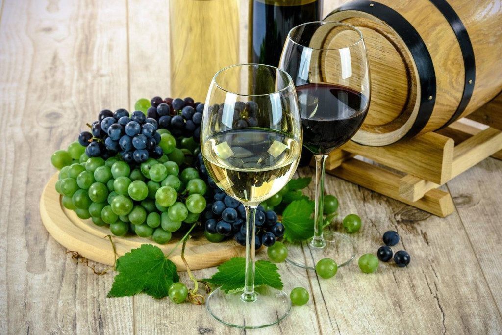 Jak robi się wino z winogrona w domowych warunkach?